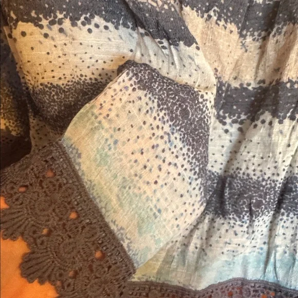 Top - Picture 2 of 4